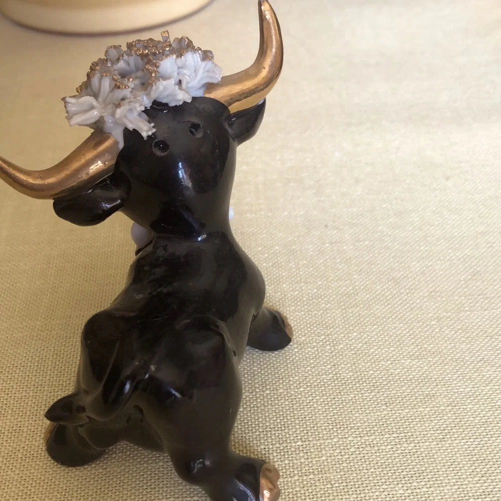 VTG RARE NOV CO Black And Gold Bull Salt/Pepper Shakers
